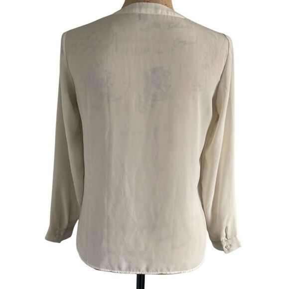 EUC Banana Republic Cream/Off-White Long Sleeve Blouse - Size XS Petite - Picture 2 of 9